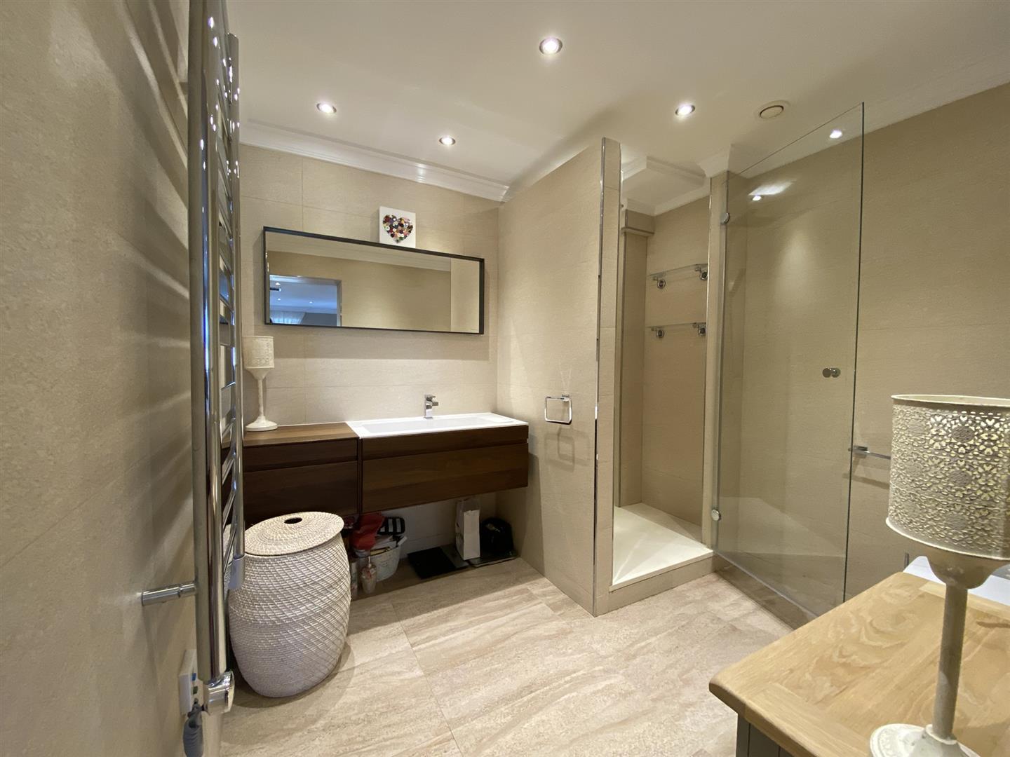 Image of House - 4 Bedrooms - 3 Bathrooms for Rental in South District-Gibraltar, Image 7